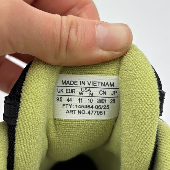 Athletic_Shoes